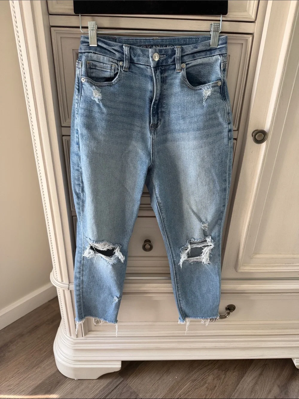 American Eagle Outfitters Light Blue Distressed Cropped Jeans
